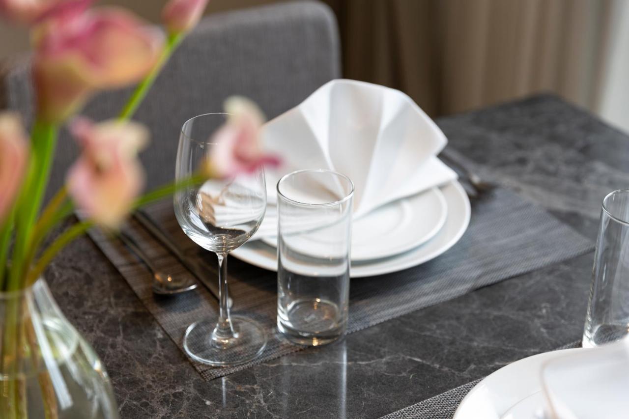 Ascott Thonglor Bangkok Otel Dış mekan fotoğraf A place setting