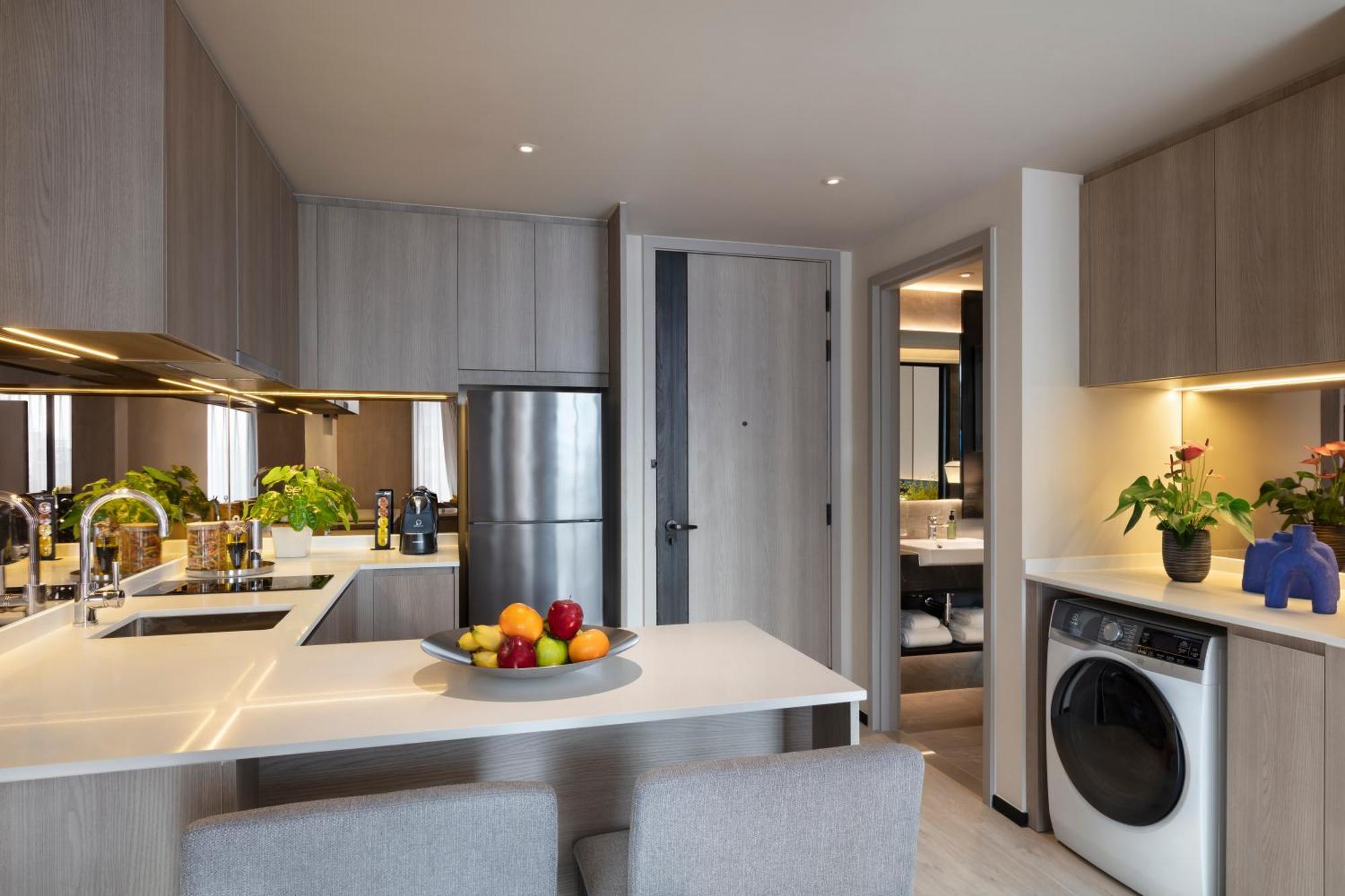 Ascott Thonglor Bangkok Otel Dış mekan fotoğraf A kitchen in a serviced apartment in Hong Kong